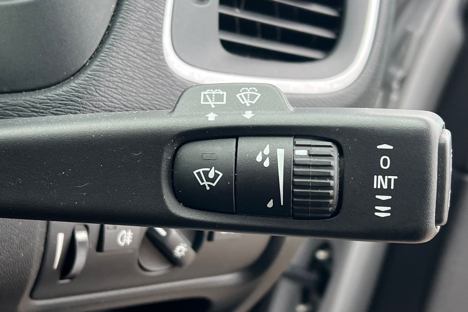 Used Volvo V40 2018 for sale - 76610984: Photo 15