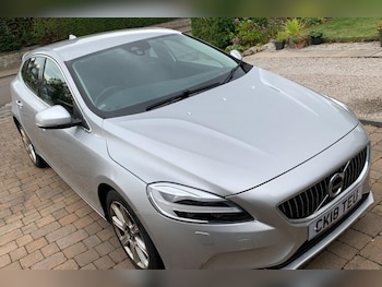 Used Volvo V40 2018 for sale - 76610984: Photo