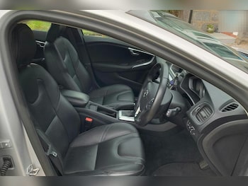 Used Volvo V40 2018 for sale - 76610984: Photo