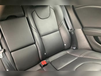 Used Volvo V40 2018 for sale - 76610984: Photo