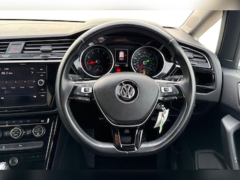 Used Volkswagen Touran 2020 for sale - 77527633: Photo