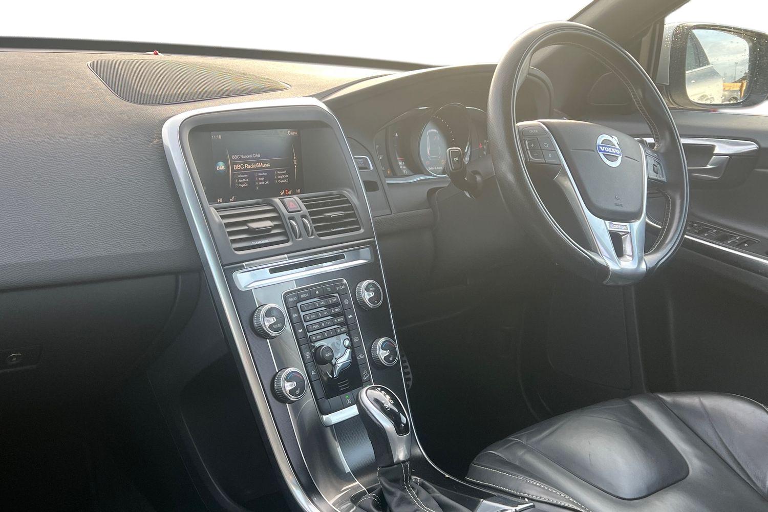 Used Volvo XC60 2017 for sale - 77527779: Photo 4