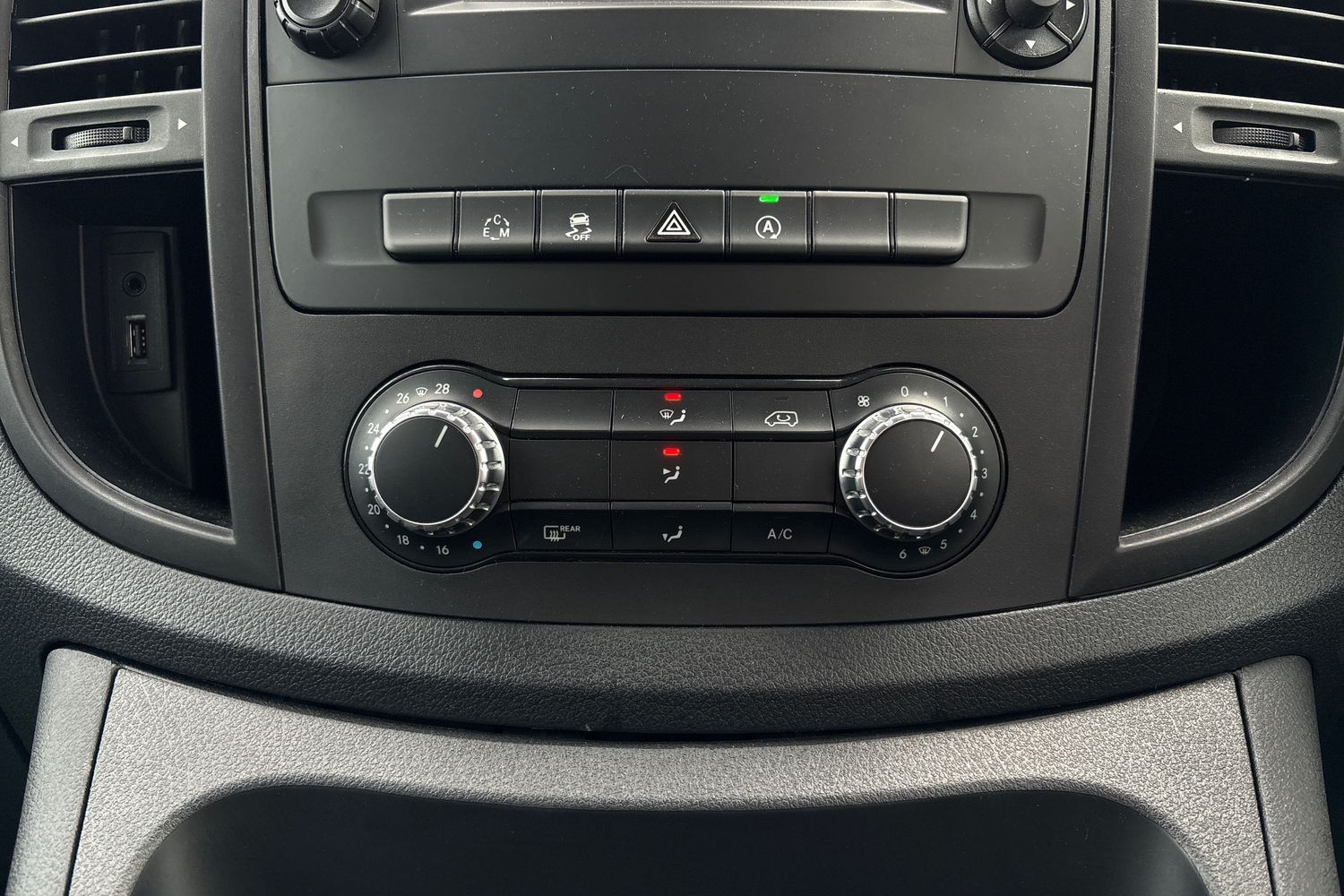 Used Mercedes-Benz Vito 2018 for sale - 77233373: Photo 9