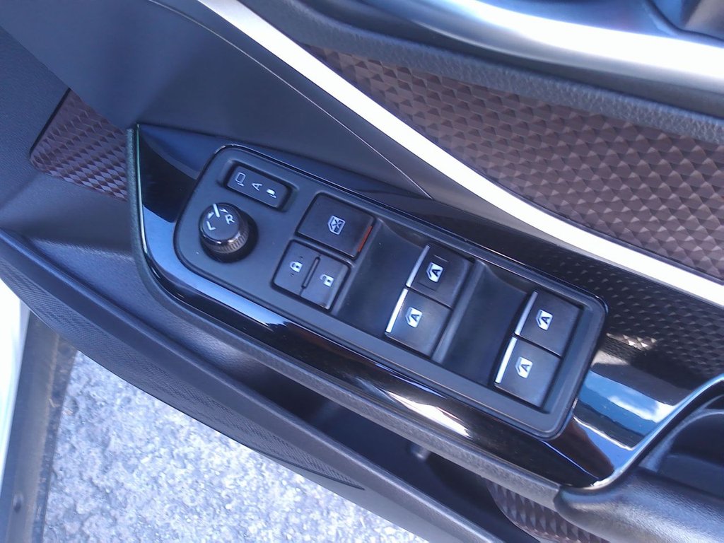 Used Toyota C-HR 2018 for sale - 76627154: Photo 24