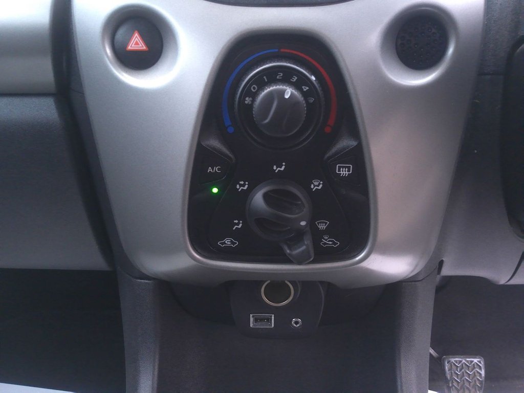 Used Toyota AYGO 2015 for sale - 76654761: Photo 15