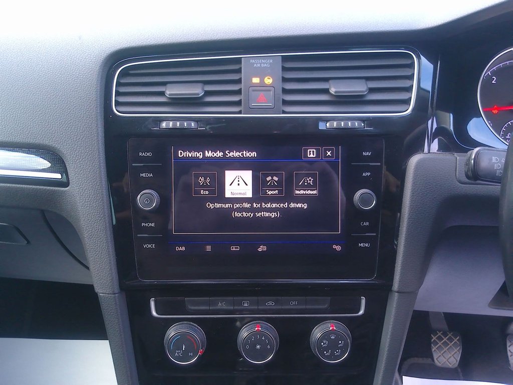 Used Volkswagen Golf 2017 for sale - 77211956: Photo 17