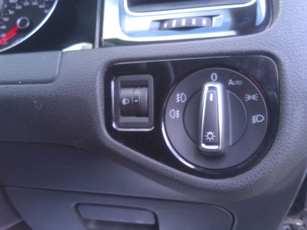 Used Volkswagen Golf 2017 for sale - 77211956: Photo 24