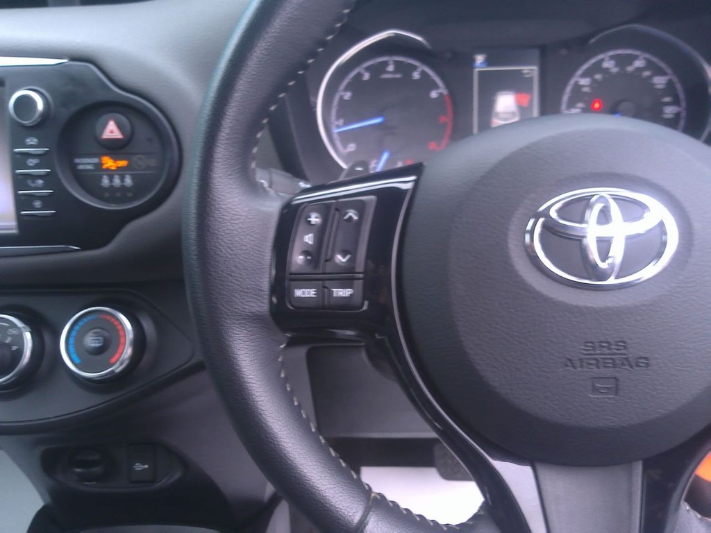 Used Toyota Yaris 2017 for sale - 76710960: Photo 12