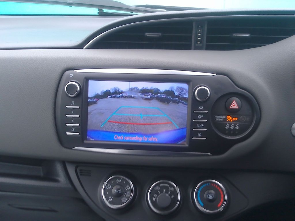 Used Toyota Yaris 2017 for sale - 76710960: Photo 15