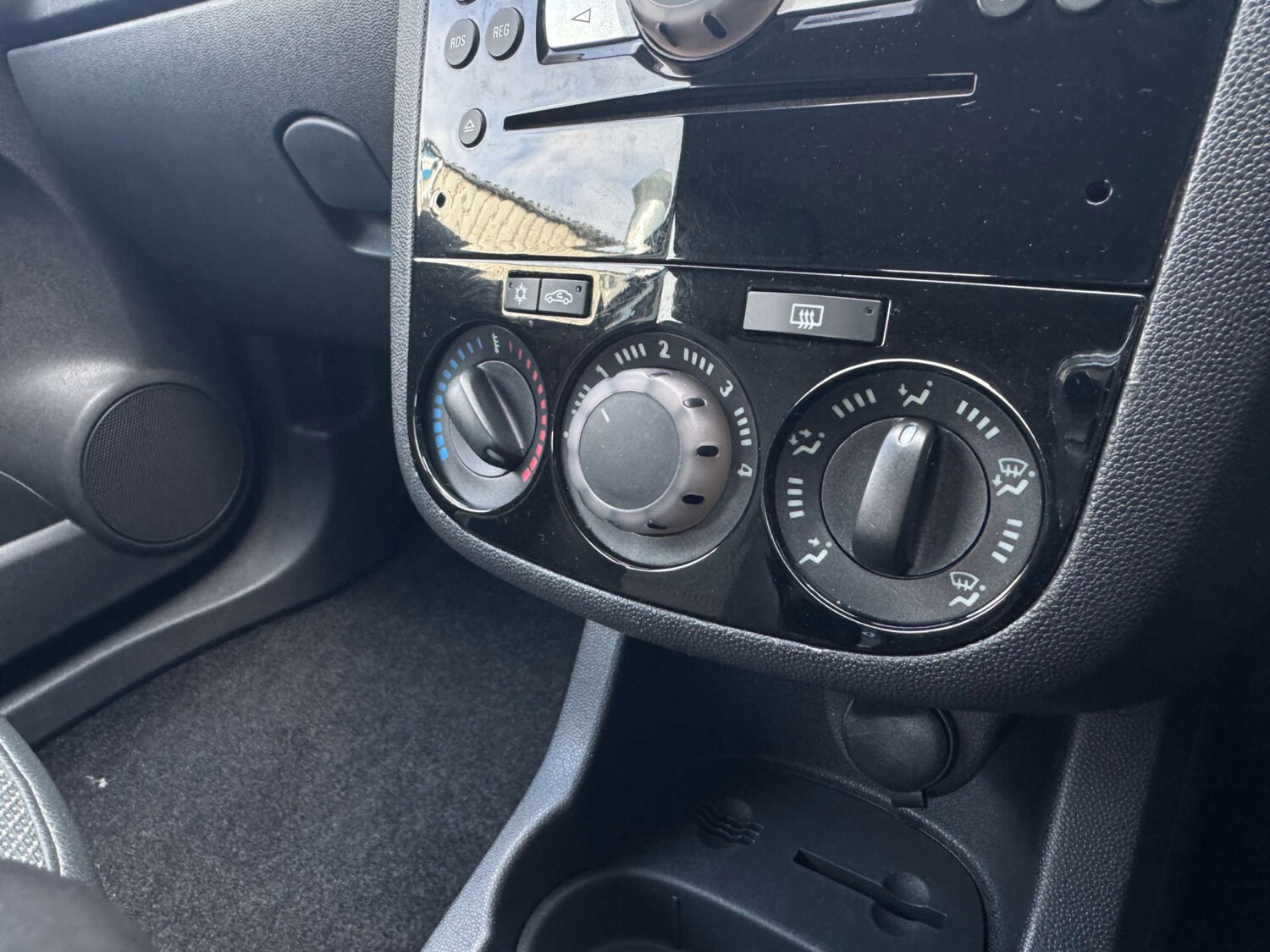 Used Vauxhall Corsa 2010 for sale - 77821619: Photo 29