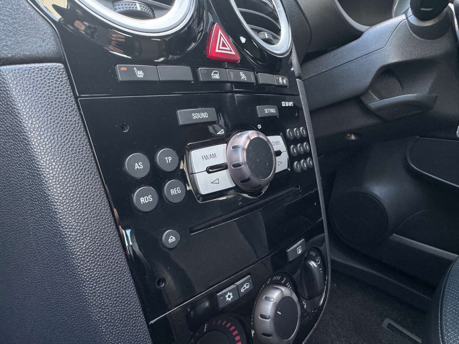 Used Vauxhall Corsa 2010 for sale - 77821619: Photo 51