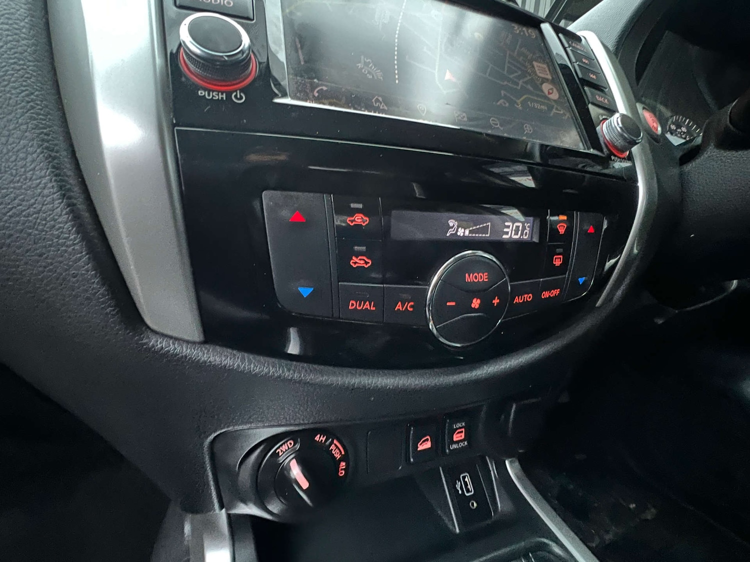 Used Nissan Navara 2019 for sale - 77152823: Photo 55