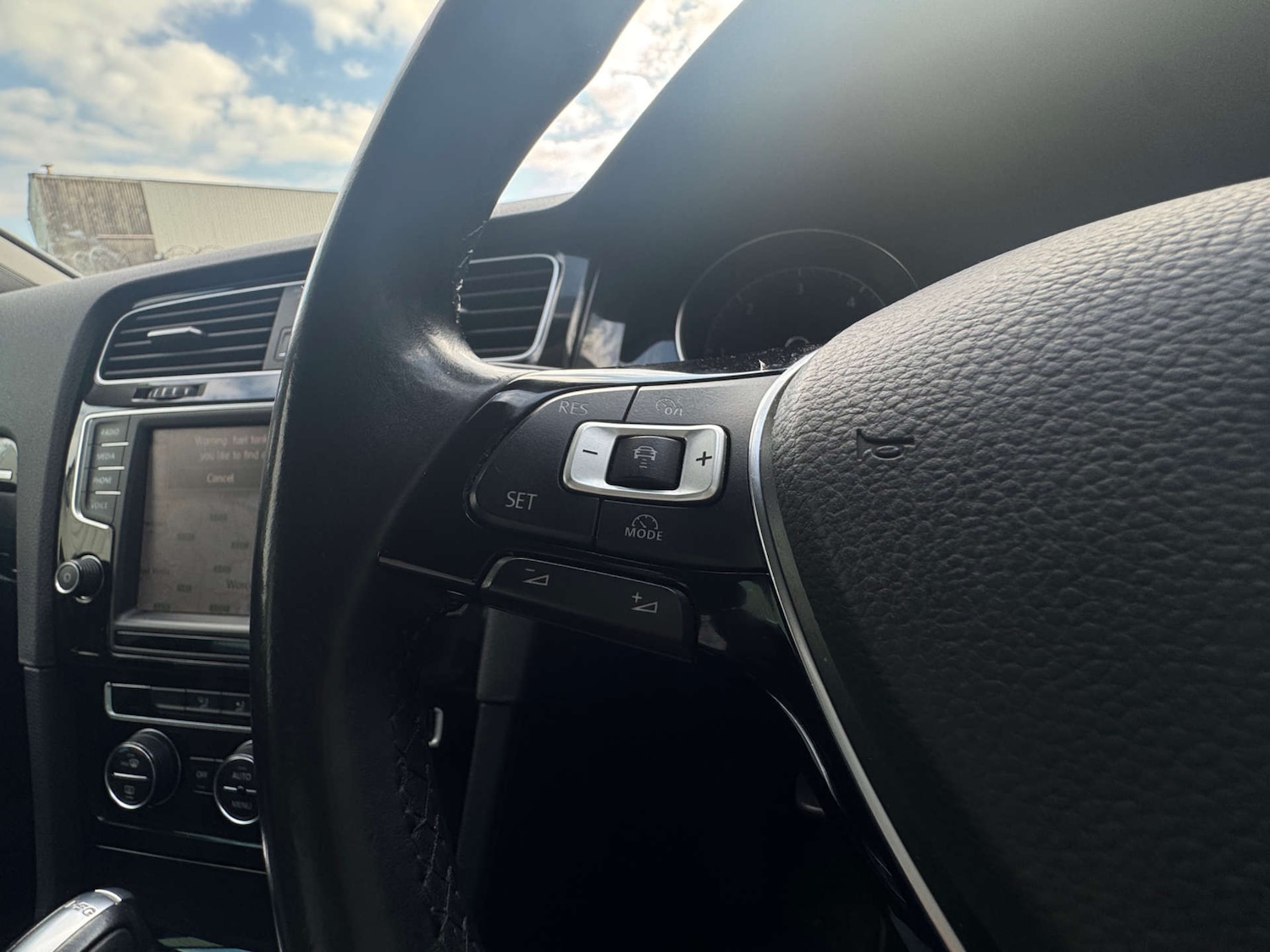 Used Volkswagen Golf 2015 for sale - 77762383: Photo 25