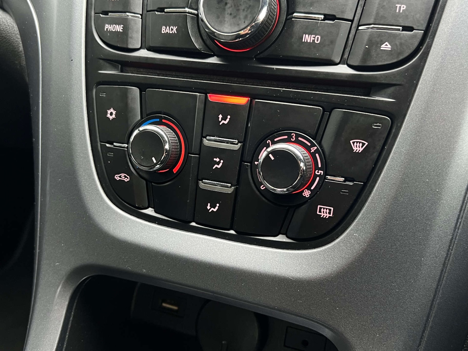 Used Vauxhall Astra GTC 2014 for sale - 77138696: Photo 39