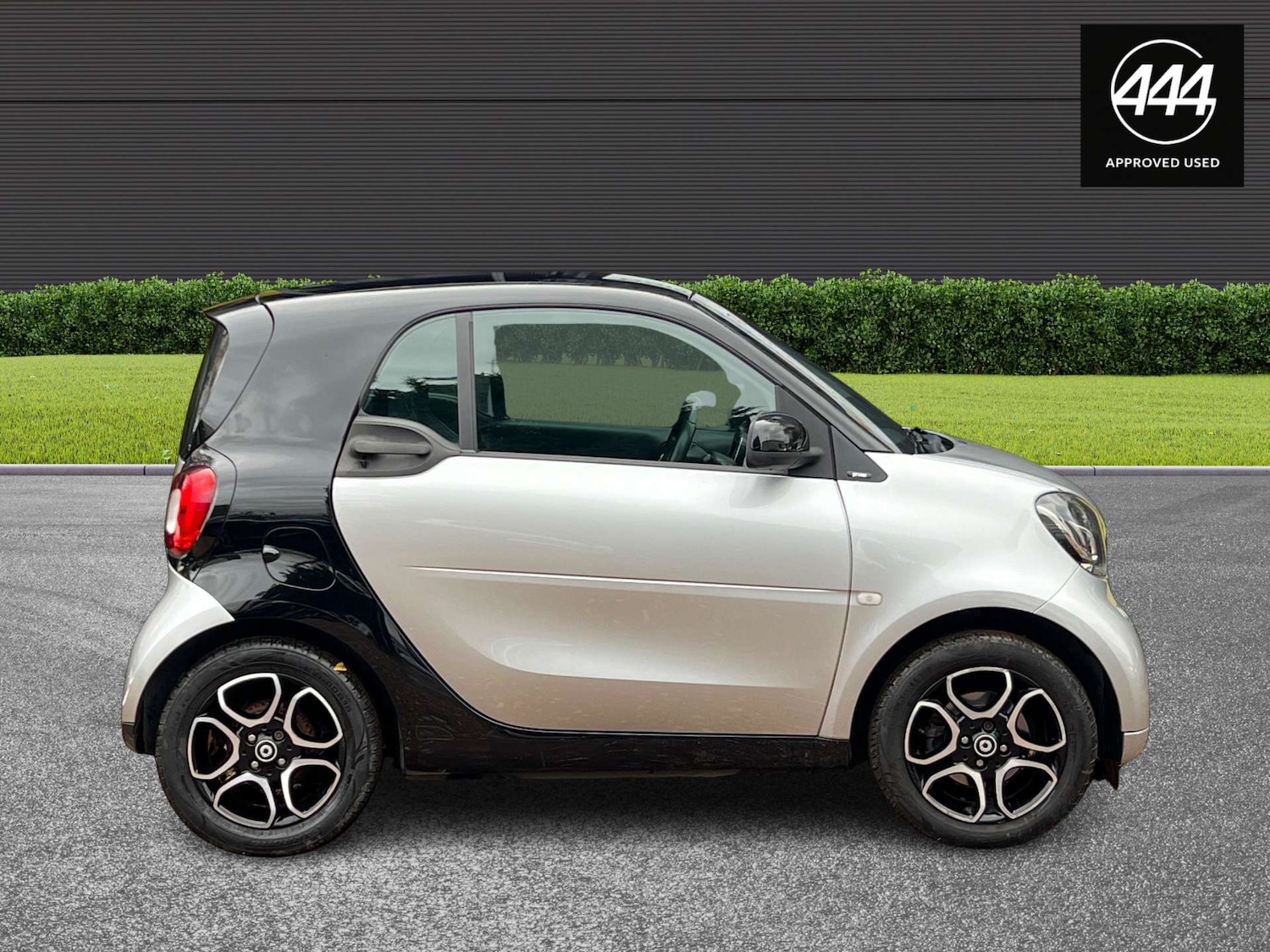 Used smart fortwo 2016 for sale - 77148672: Photo 2