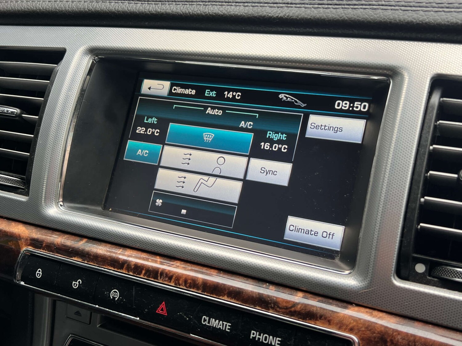 Used Jaguar XF 2012 for sale - 77152859: Photo 43