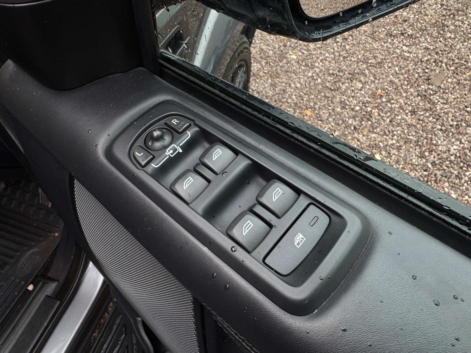 Used Land Rover Discovery 2015 for sale - 77152845: Photo 65