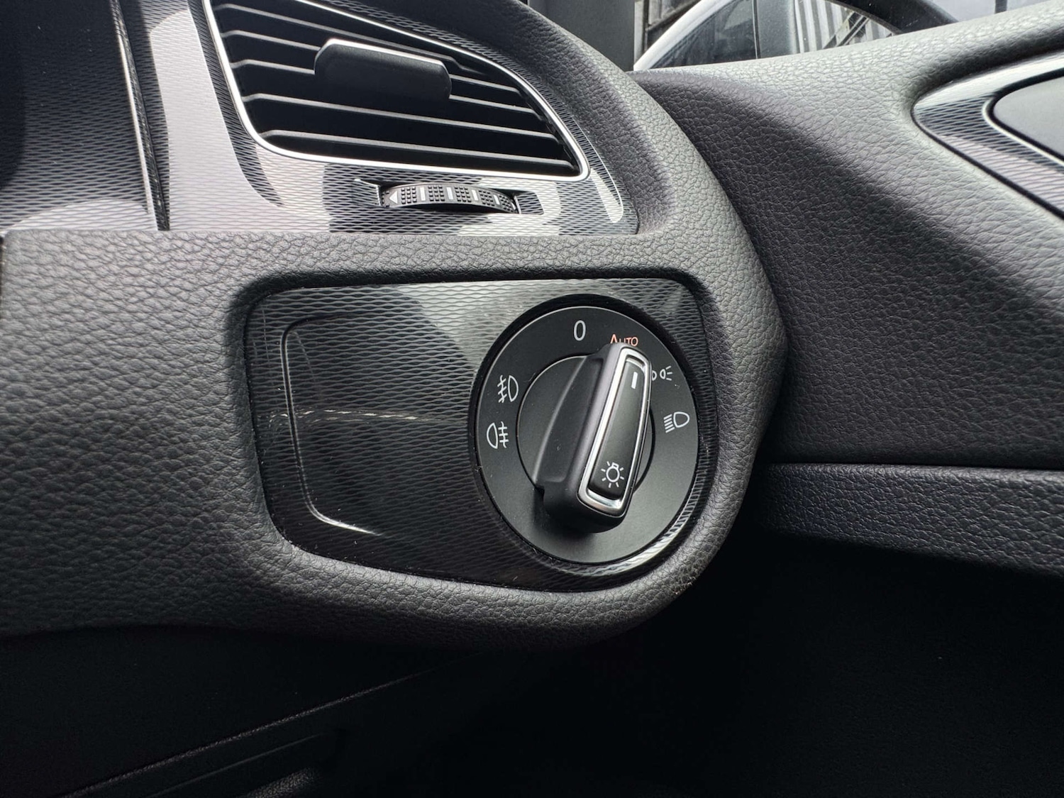 Used Volkswagen Golf 2017 for sale - 77523335: Photo 25