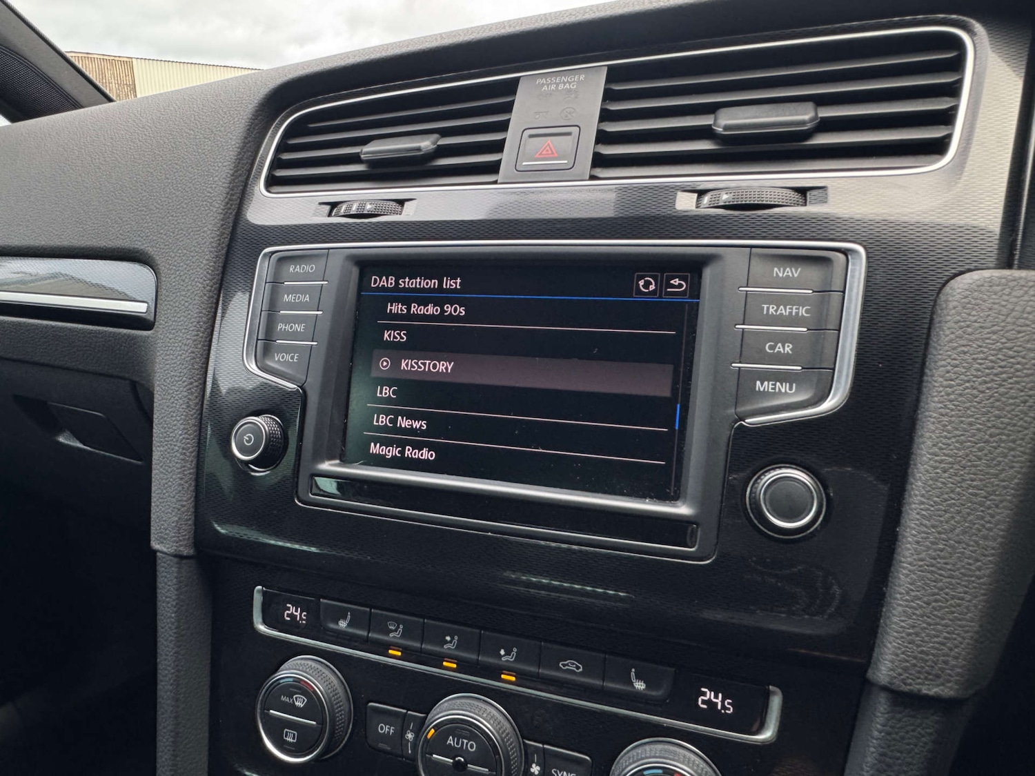 Used Volkswagen Golf 2017 for sale - 77523335: Photo 32