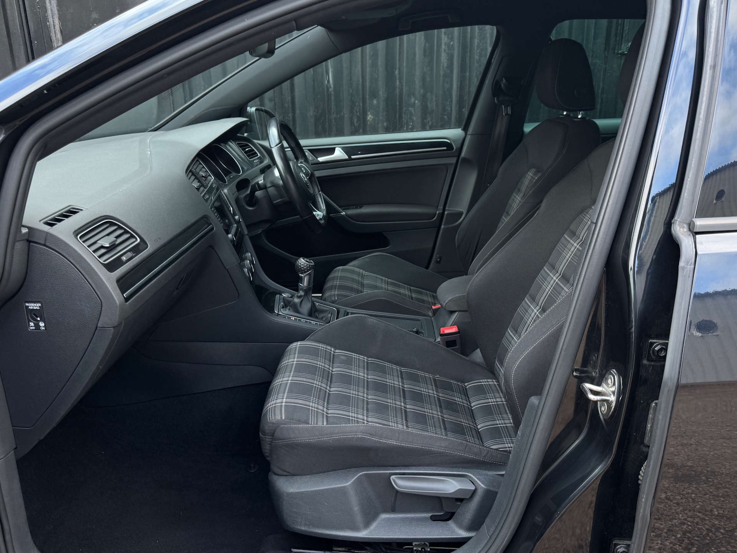 Used Volkswagen Golf 2017 for sale - 77523335: Photo 52