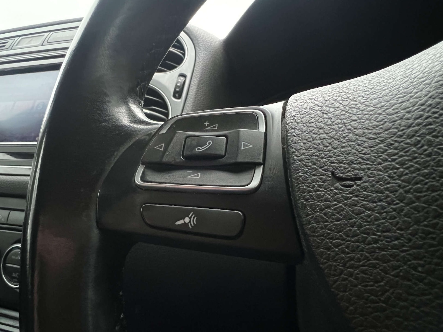 Used Volkswagen Tiguan 2015 for sale - 77148697: Photo 21