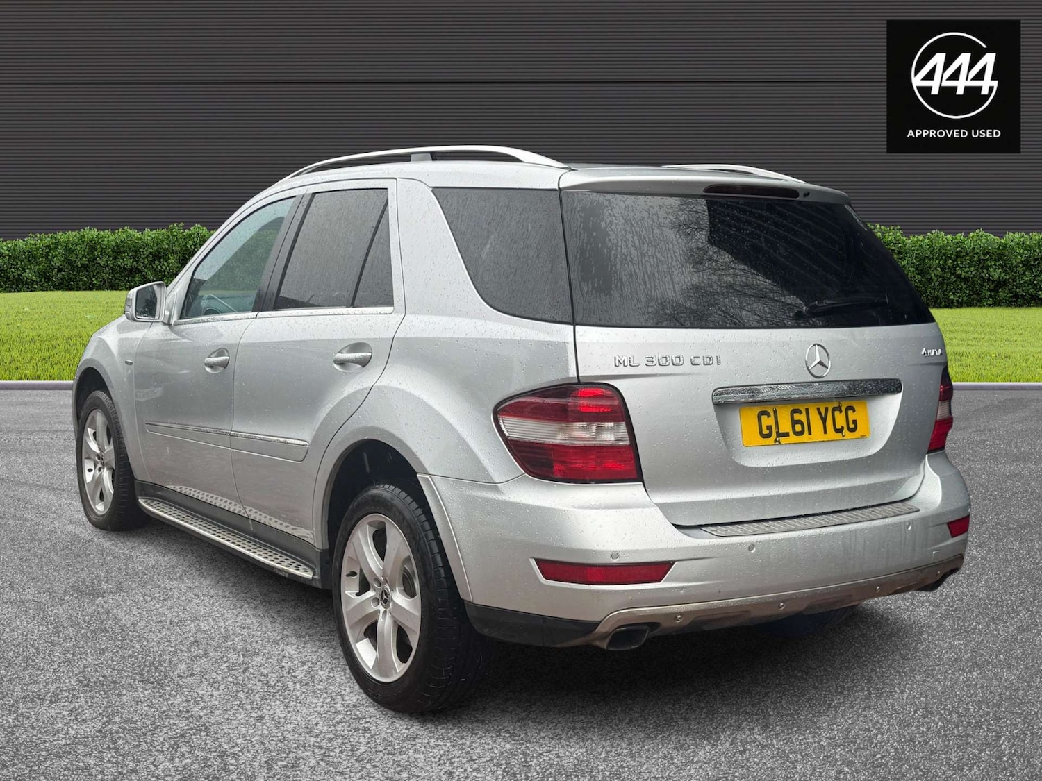 Used Mercedes-Benz M Class 2011 for sale - 77618895: Photo 2