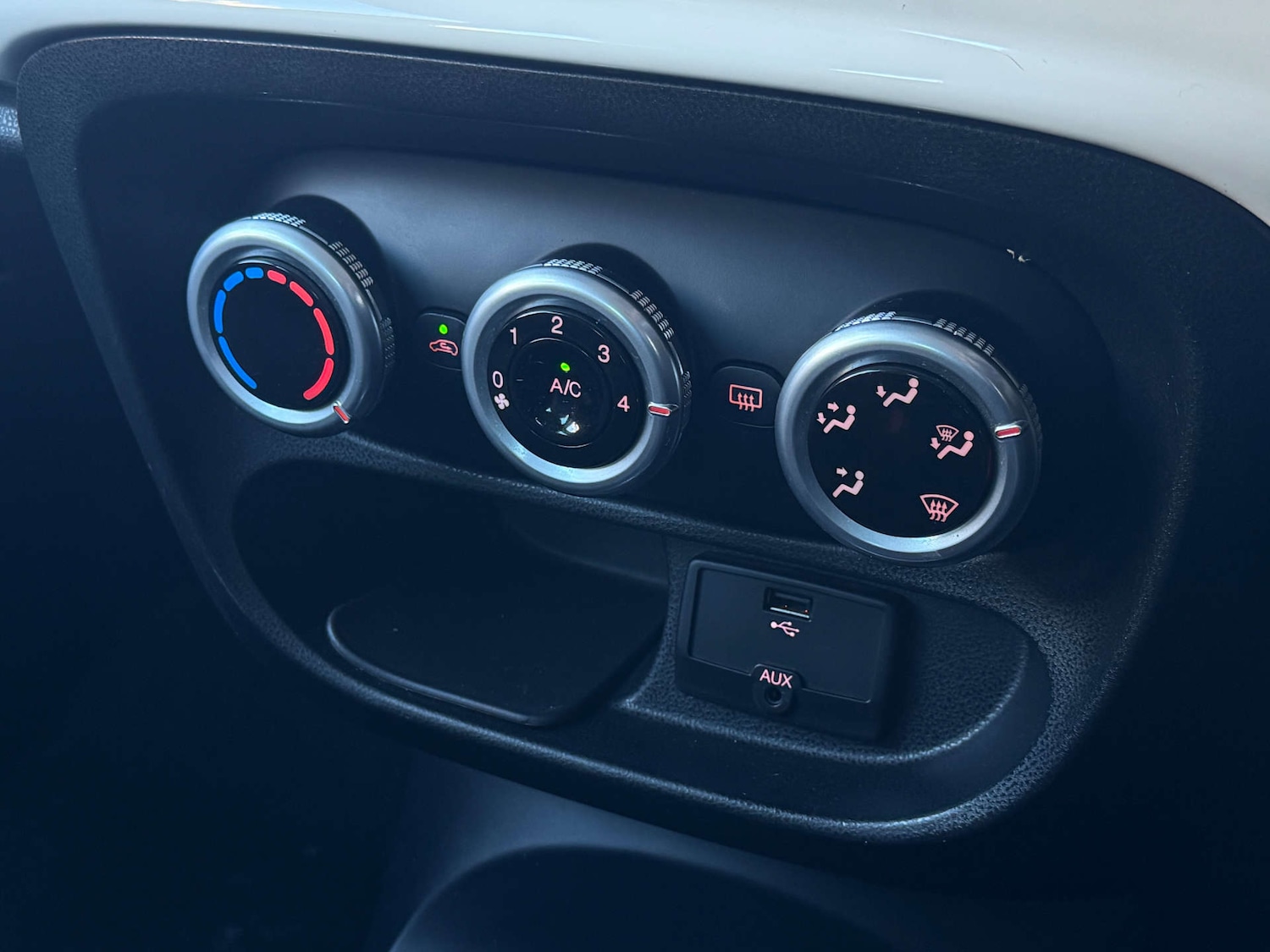 Used Fiat 500L 2014 for sale - 77138689: Photo 35