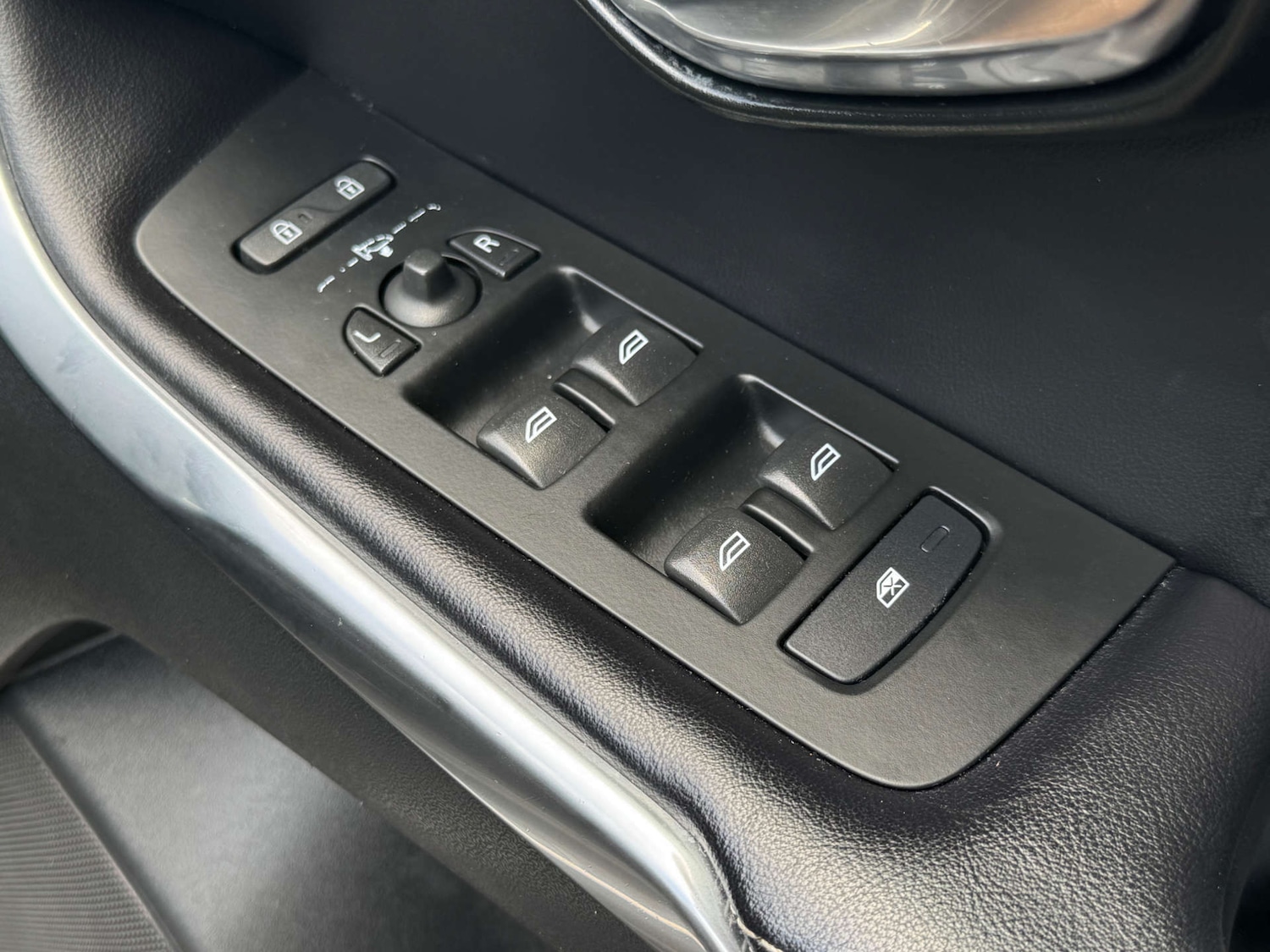 Used Volvo V40 2018 for sale - 78026410: Photo 17