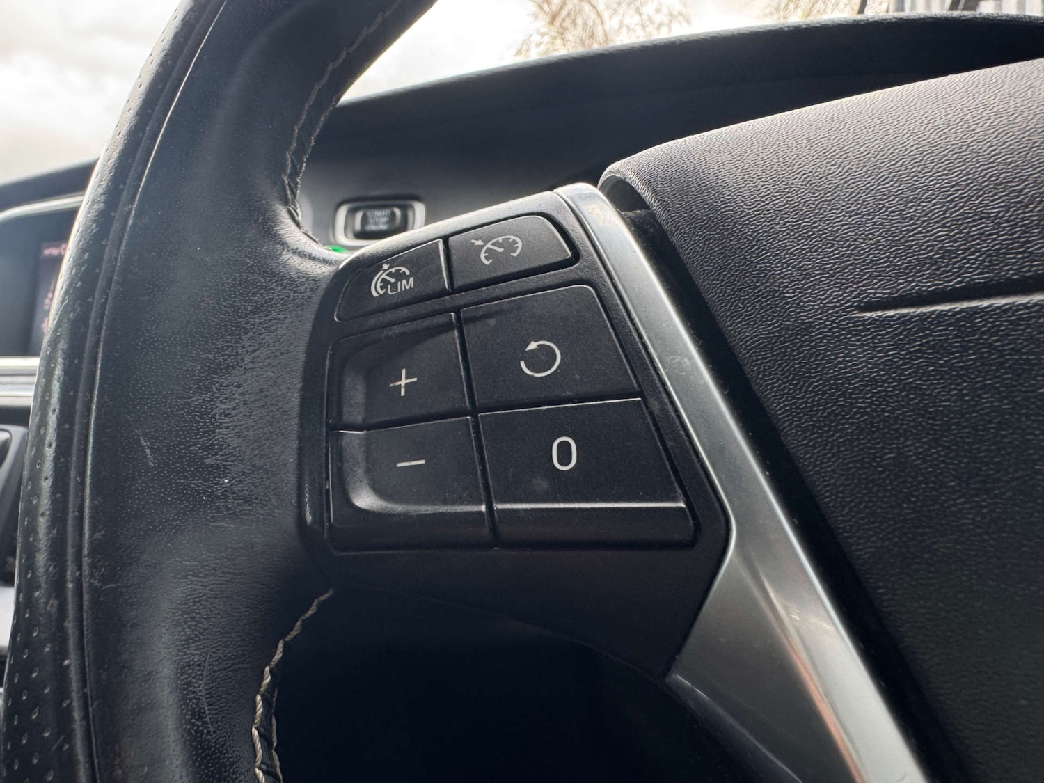 Used Volvo V40 2018 for sale - 78026410: Photo 22