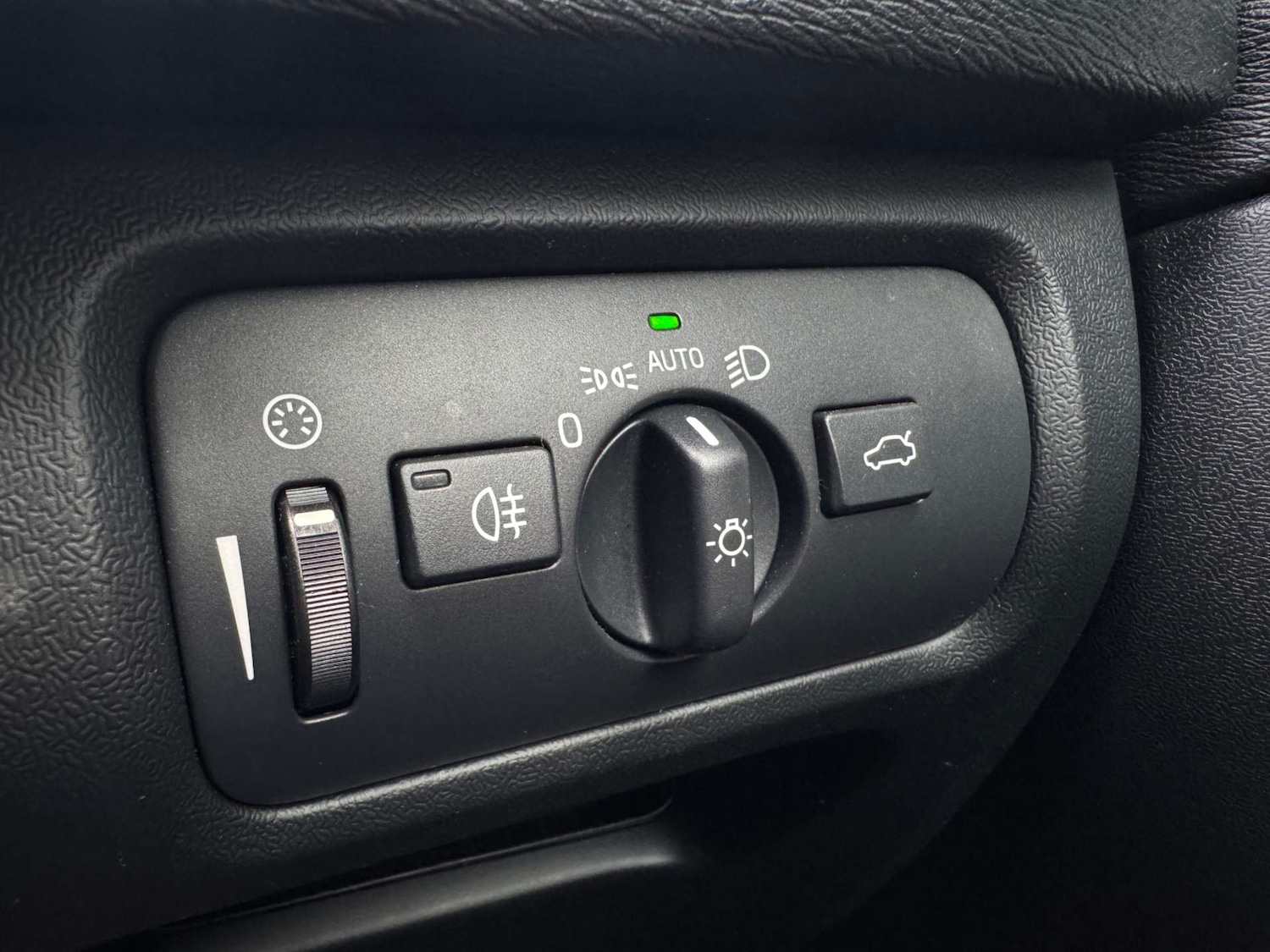 Used Volvo V40 2018 for sale - 78026410: Photo 24