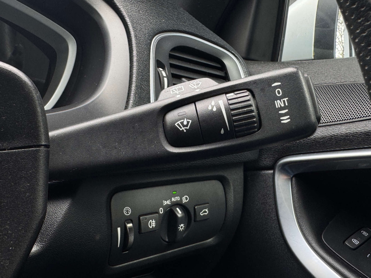 Used Volvo V40 2018 for sale - 78026410: Photo 27