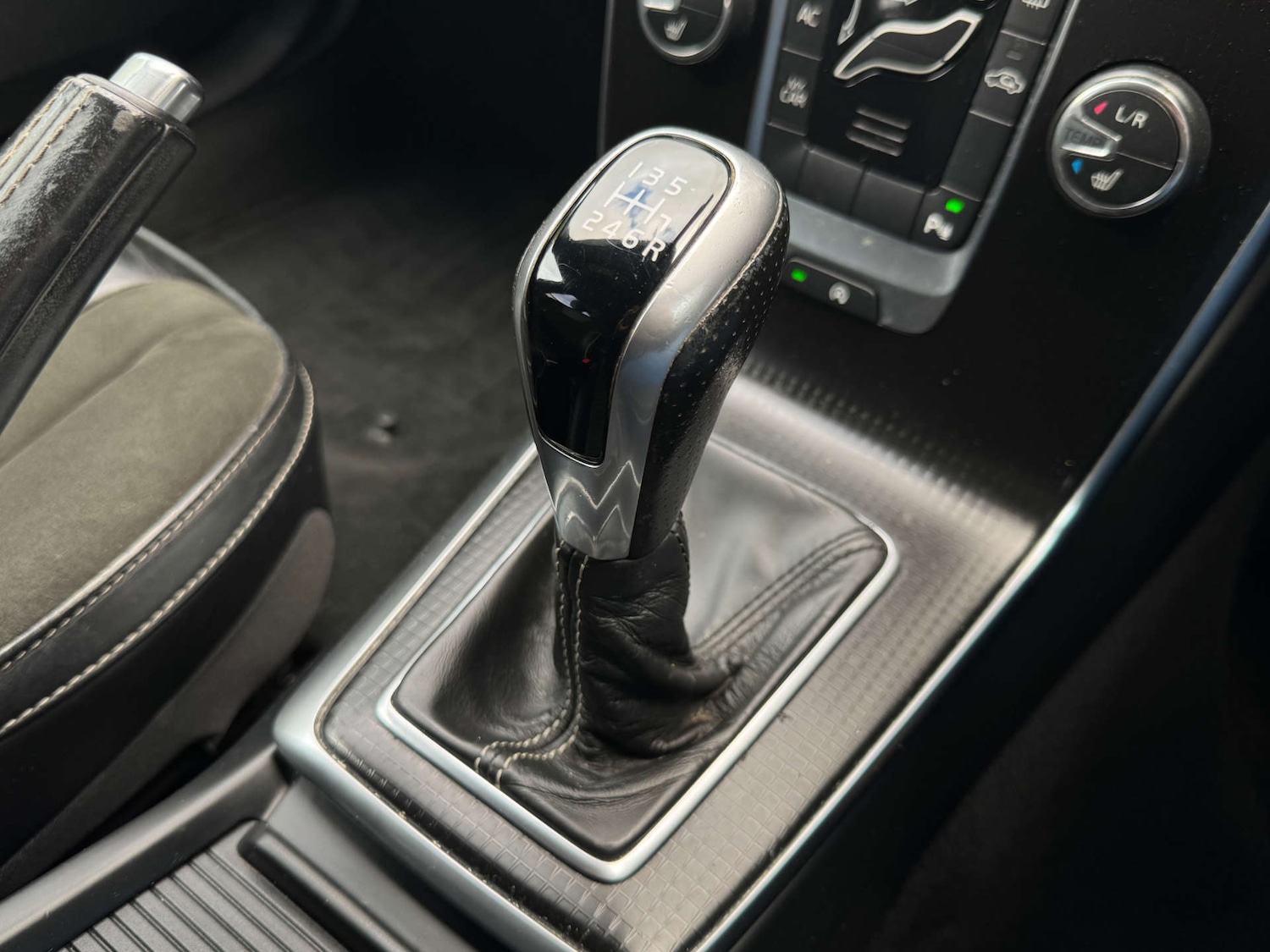 Used Volvo V40 2018 for sale - 78026410: Photo 30