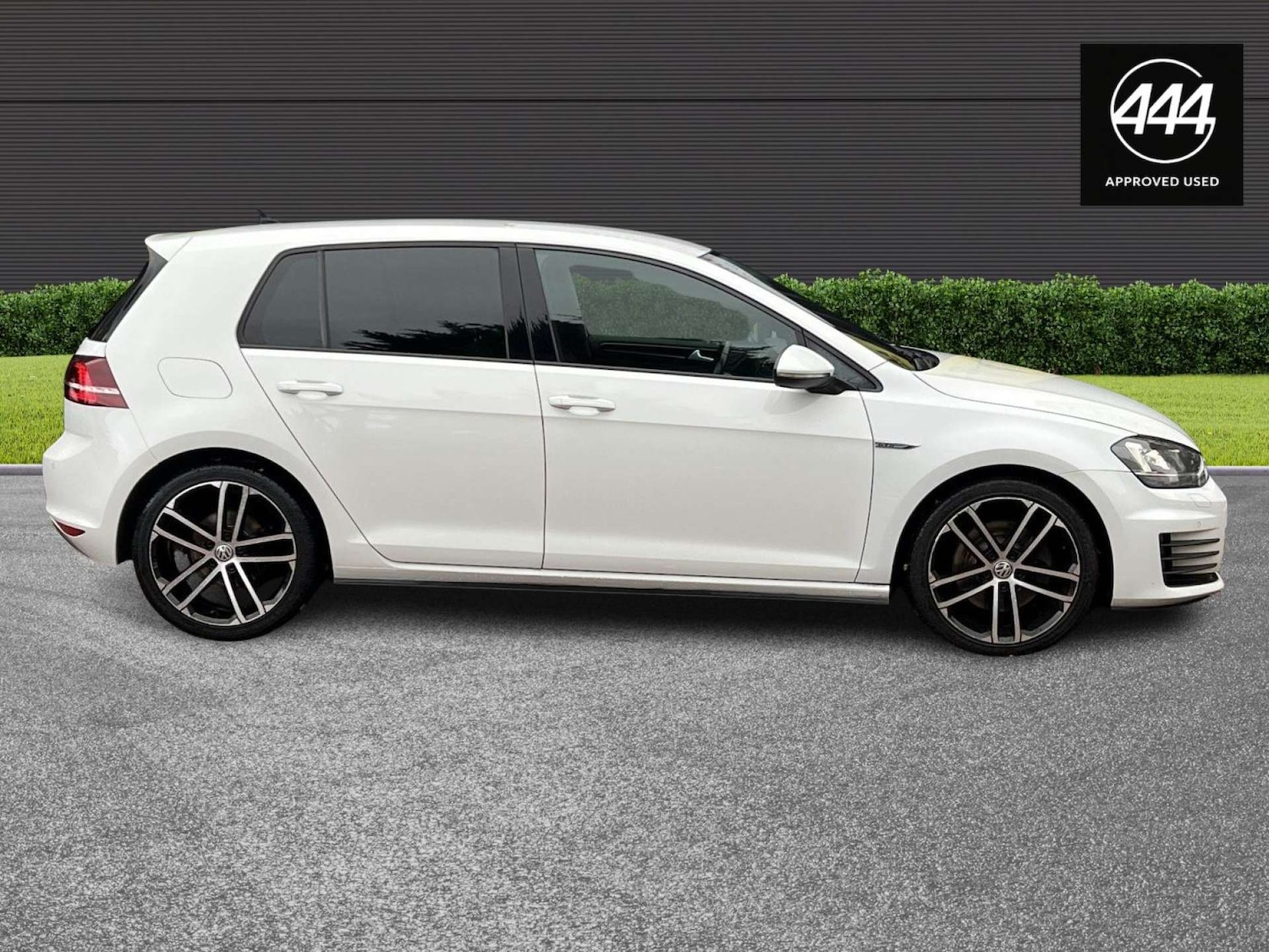 Used Volkswagen Golf 2015 for sale - 77138698: Photo 2