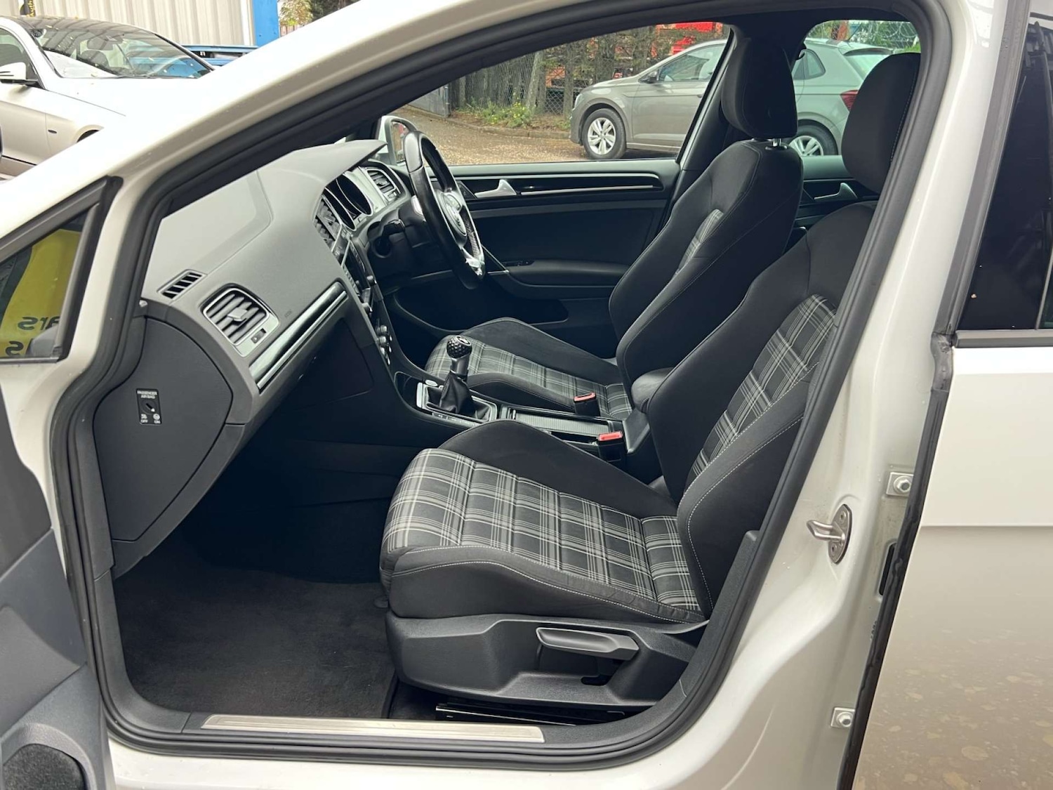 Used Volkswagen Golf 2015 for sale - 77138698: Photo 26