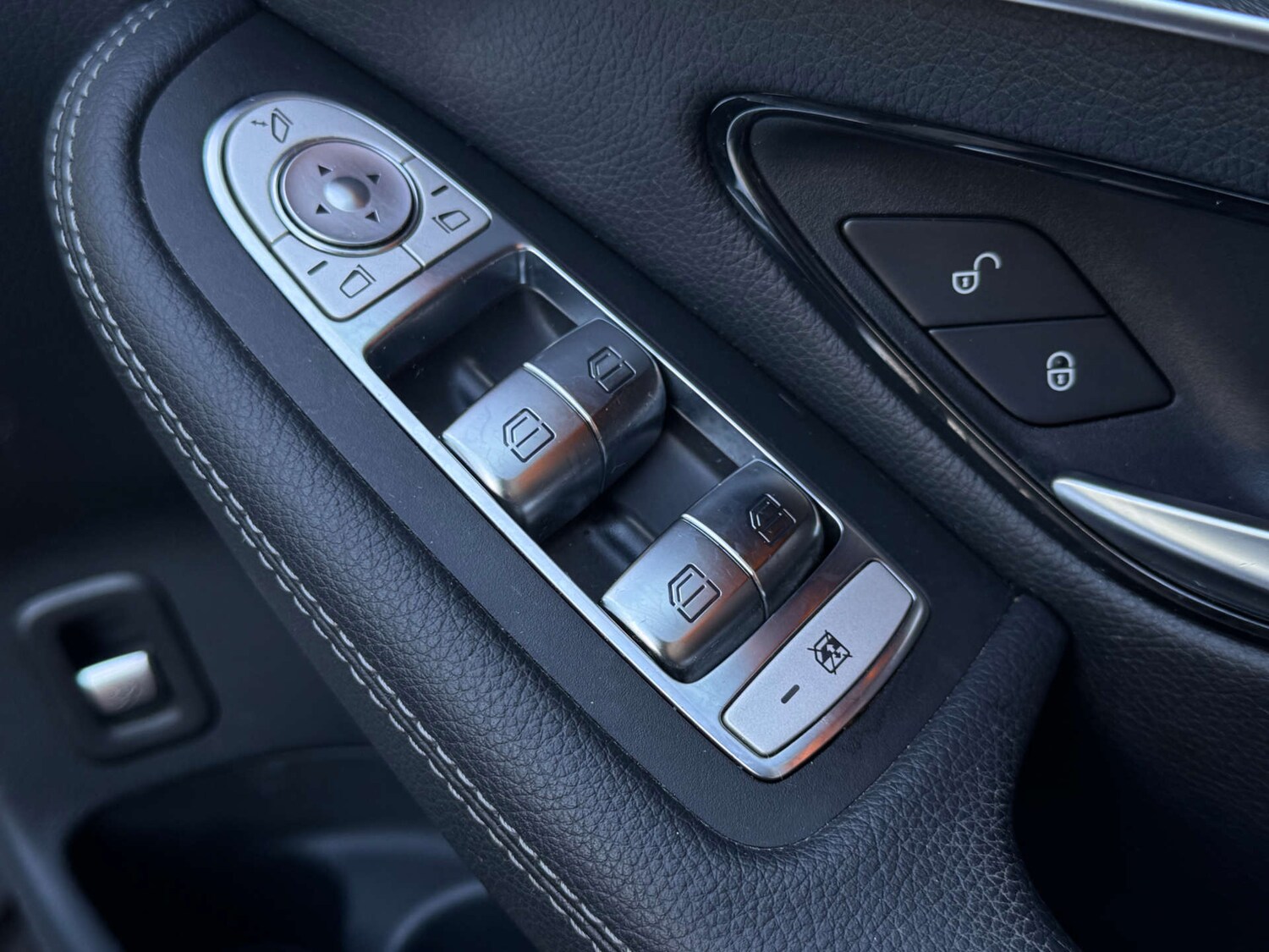 Used Mercedes-Benz GLC 2018 for sale - 77931927: Photo 28