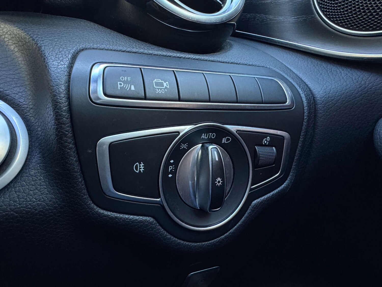 Used Mercedes-Benz GLC 2018 for sale - 77931927: Photo 30