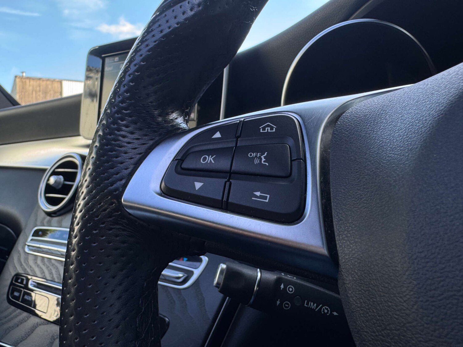 Used Mercedes-Benz GLC 2018 for sale - 77931927: Photo 33