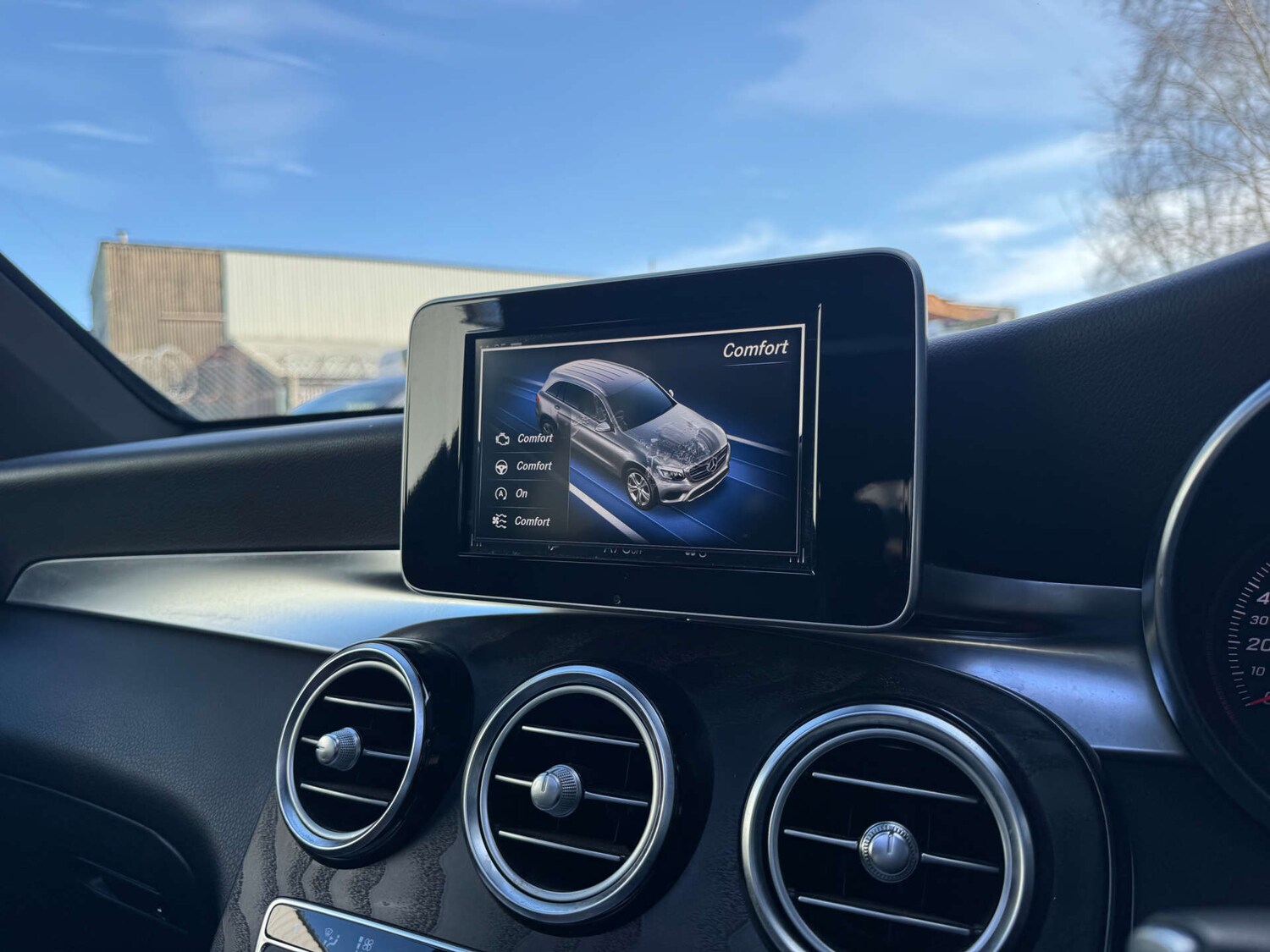 Used Mercedes-Benz GLC 2018 for sale - 77931927: Photo 47