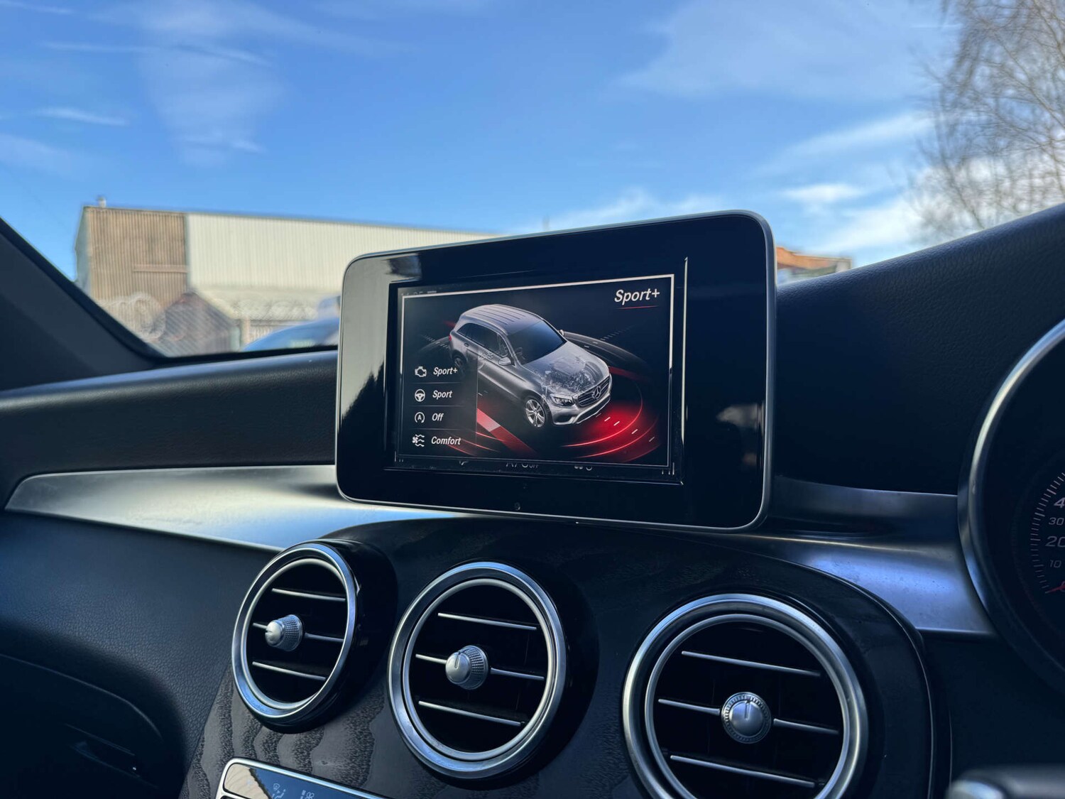 Used Mercedes-Benz GLC 2018 for sale - 77931927: Photo 50