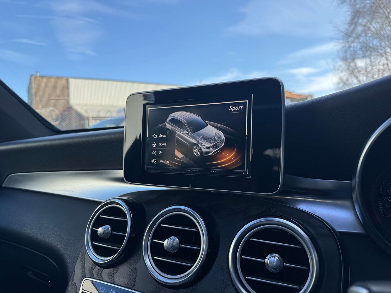 Used Mercedes-Benz GLC 2018 for sale - 77931927: Photo 51