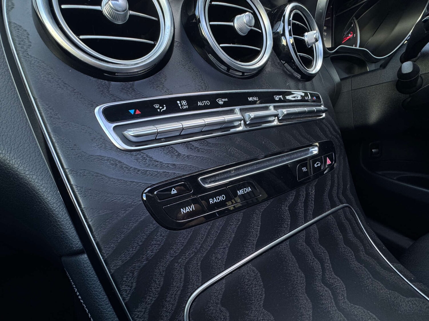 Used Mercedes-Benz GLC 2018 for sale - 77931927: Photo 69