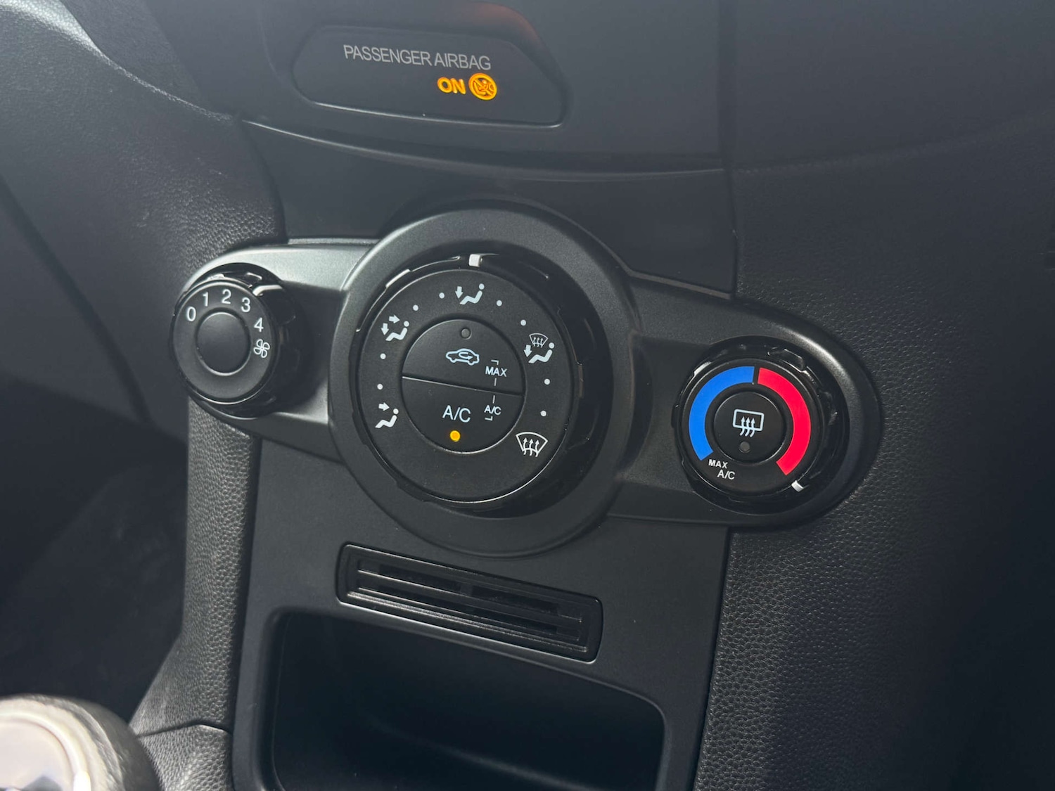 Used Ford Fiesta 2015 for sale - 77850594: Photo 30