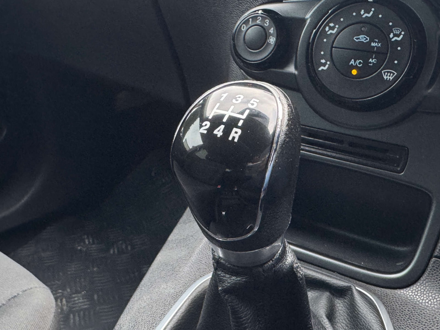 Used Ford Fiesta 2015 for sale - 77850594: Photo 31