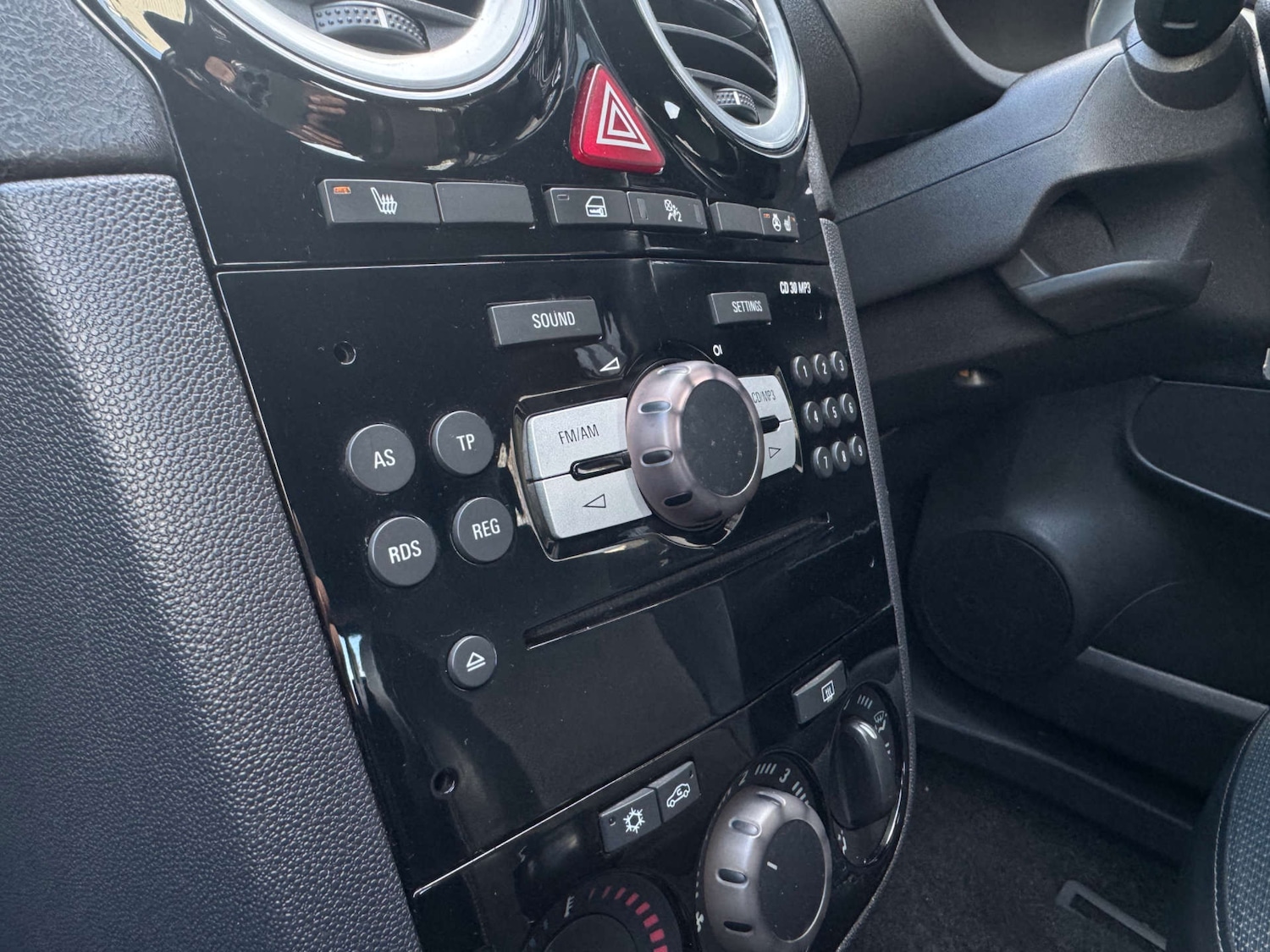 Used Vauxhall Corsa 2010 for sale - 77897919: Photo 51