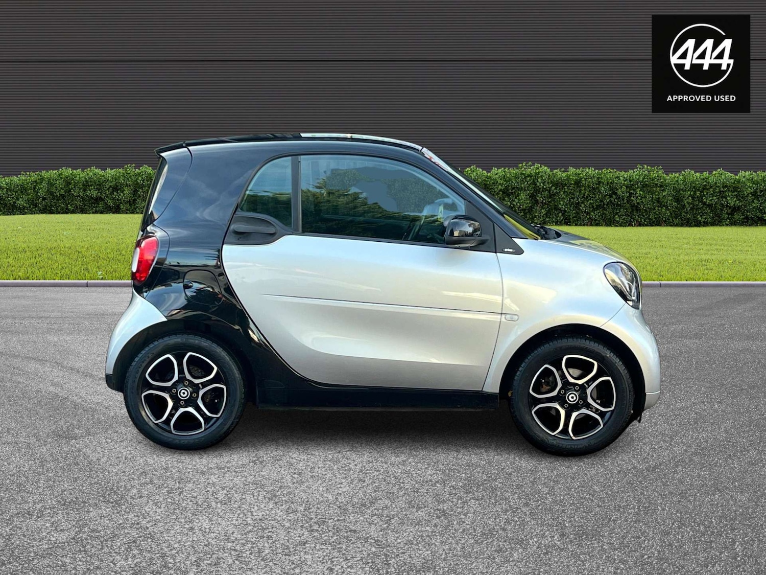 Used smart fortwo 2016 for sale - 77138694: Photo 2