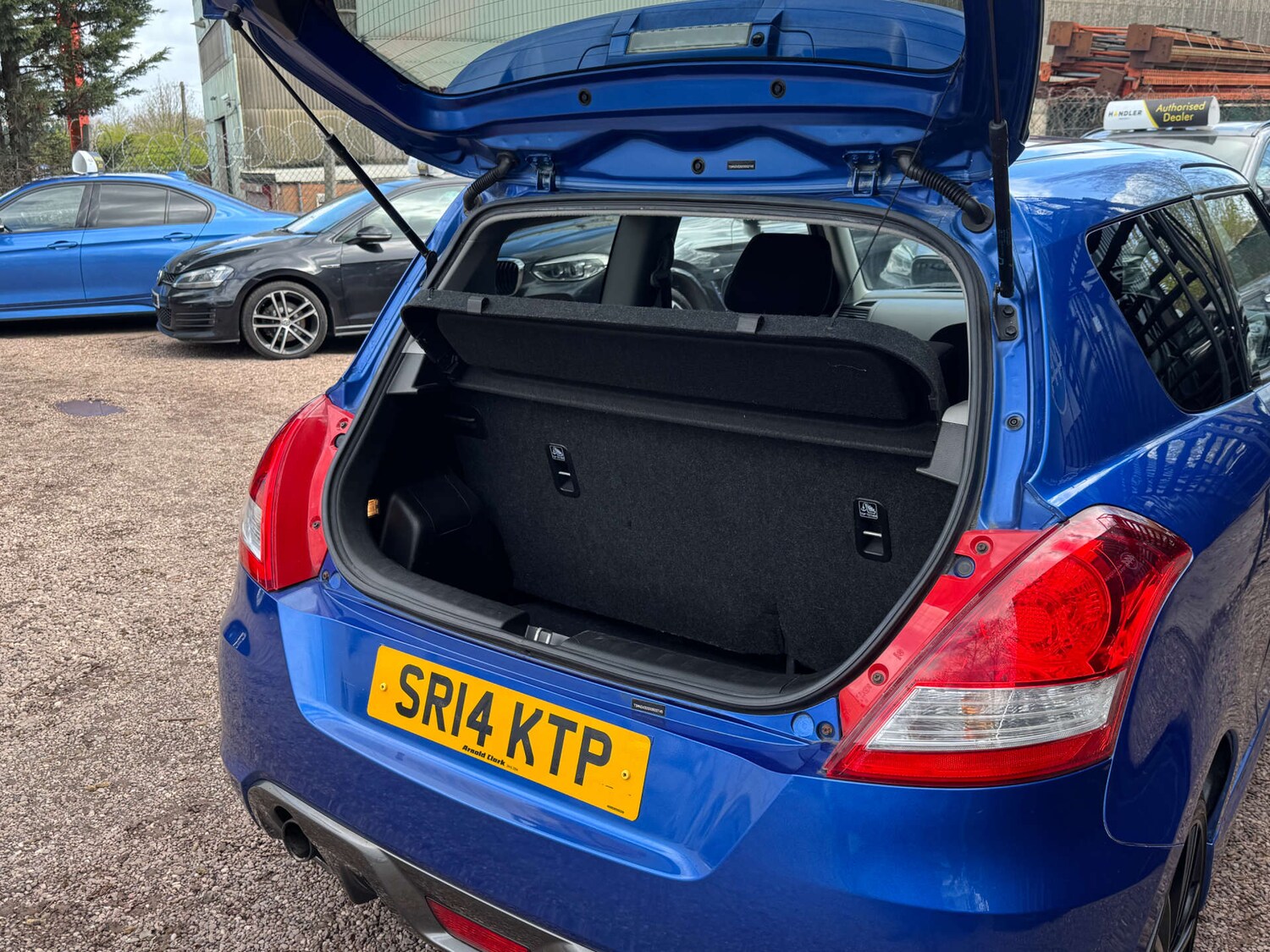 Used Suzuki Swift 2014 for sale - 78068077: Photo 33