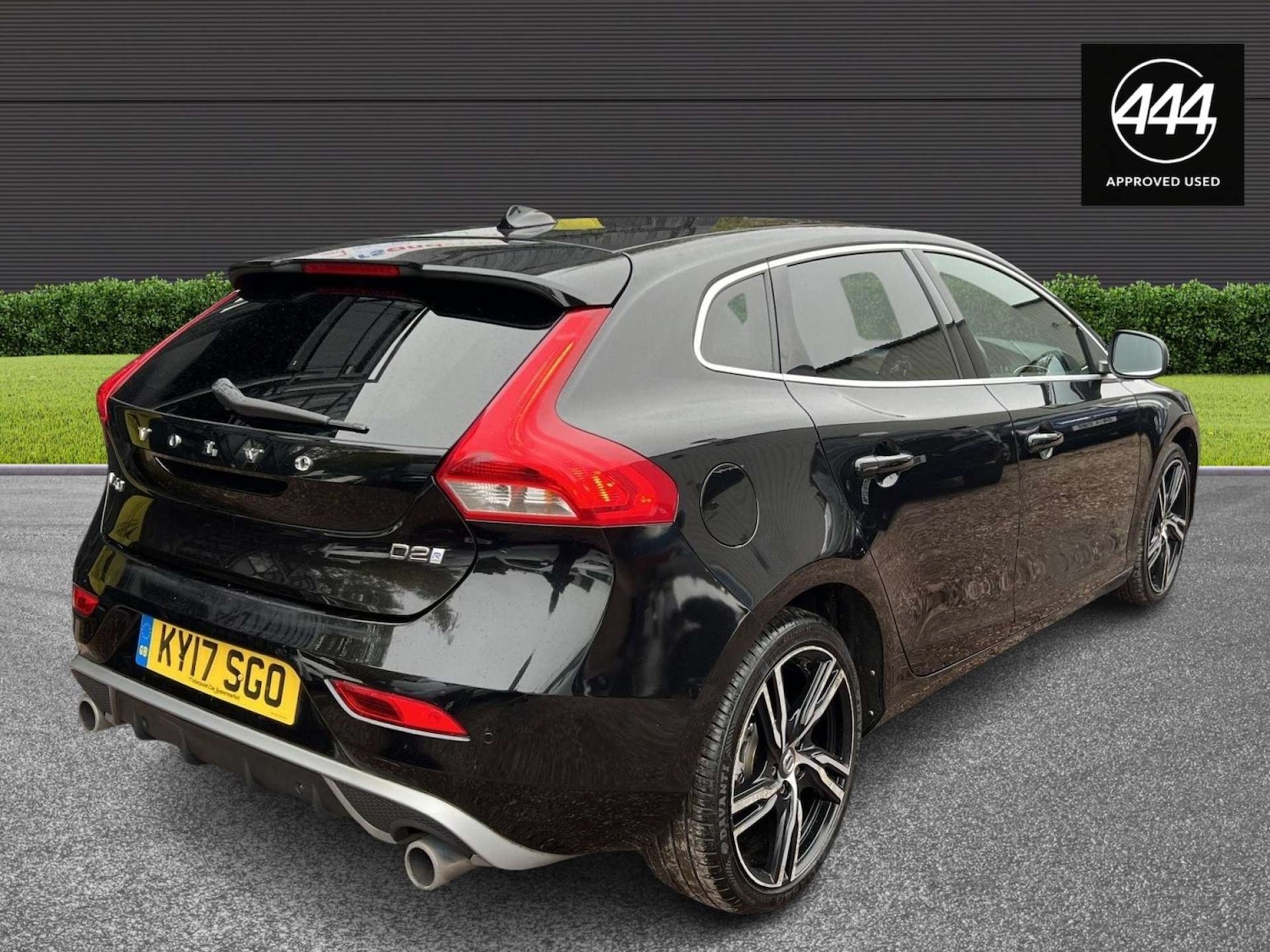 Used Volvo V40 2017 for sale - 77170370: Photo 3