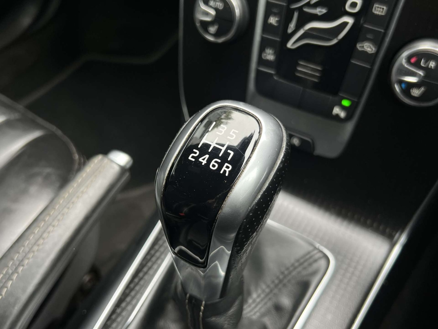 Used Volvo V40 2017 for sale - 77170370: Photo 37