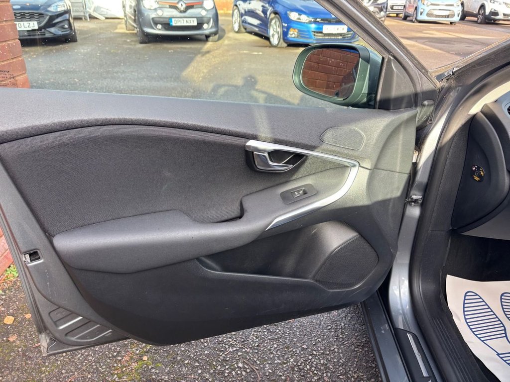 Used Volvo V40 2018 for sale - 76698854: Photo 33