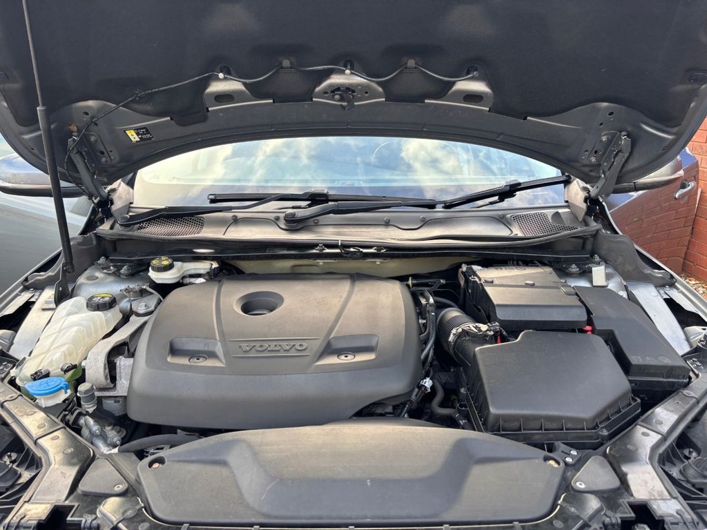 Used Volvo V40 2018 for sale - 76698854: Photo 41